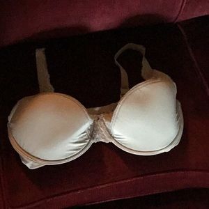 Natori Sz 40G Bra with lightly molded cups